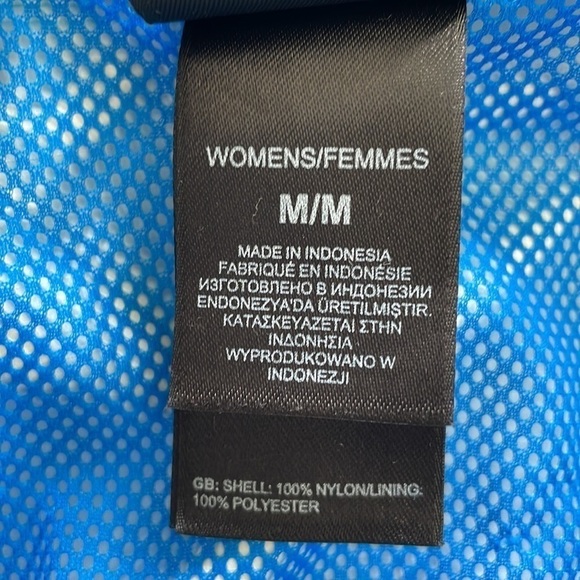 SzM The North Face Hyvent zip up hooded Anorak in a light sky blue GUC - Picture 9 of 16